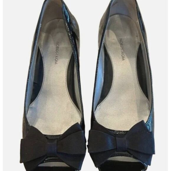 Nordstrom Children's Size 2.5 Black Patent Leather Peep Toe Wedge Shoes With Bow - Picture 4 of 7